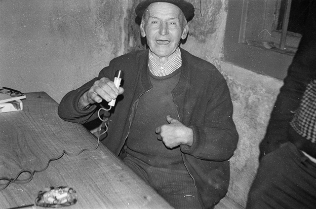 Imaxe dun informante do proxecto sendo entrevistado (XXXX)